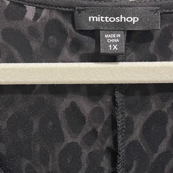 Mittoshop black animal print top!  Size 1X women’s - Picture 2 of 4